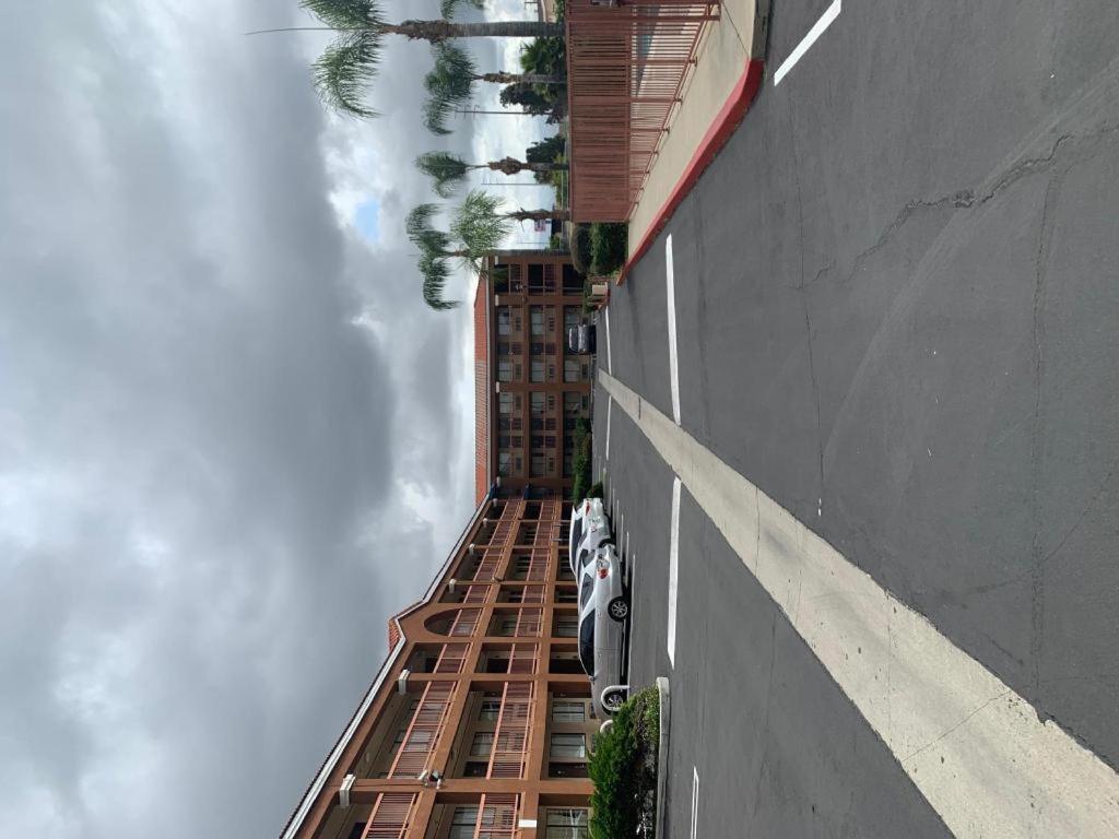 Grand Park Inn Baldwin Park Dış mekan fotoğraf